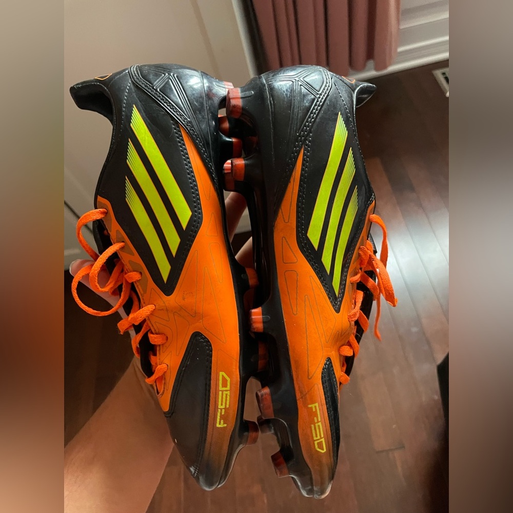 Soccer cleats 8.5 Women’s